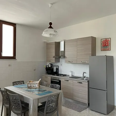 Nello House ヴィーコ・エクエンセ